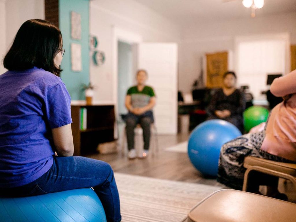 An instructor speaks to an Embrace Healthy Moms Class.